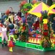 Ondanks regen succesvolle Flower Parade 2011 De Flower Parade 2011 werd afgelopen vrijdag vergezeld van een spectaculaire show met dans, zang en...